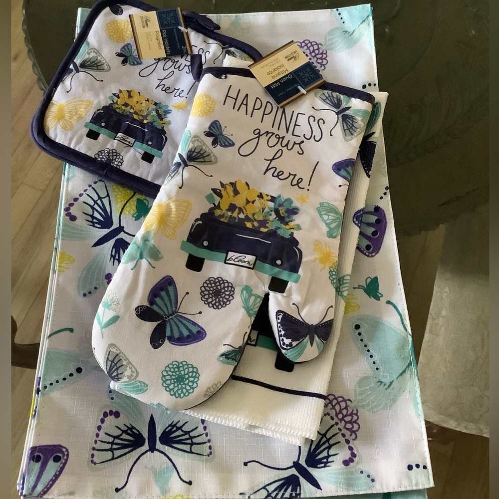 7 piece Spring Time Kitchen Set